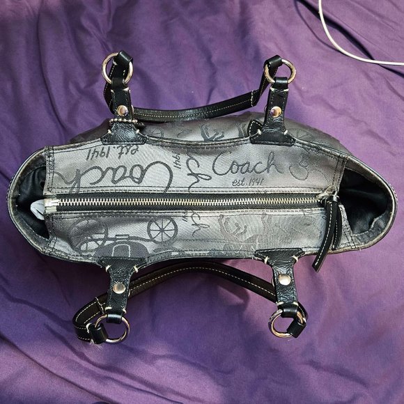 Coach Vintage Signature Horse and Carriage Tote - Picture 6 of 6